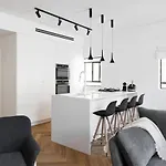 Spacious & Modern 2Bd Apartment 2-Min From Beach With Shelter By Sea N\' Rent